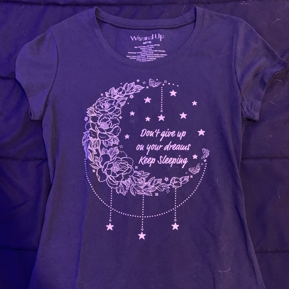 A shirt sleeve shirt